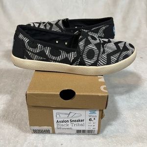 Avalon TOMS sneaker